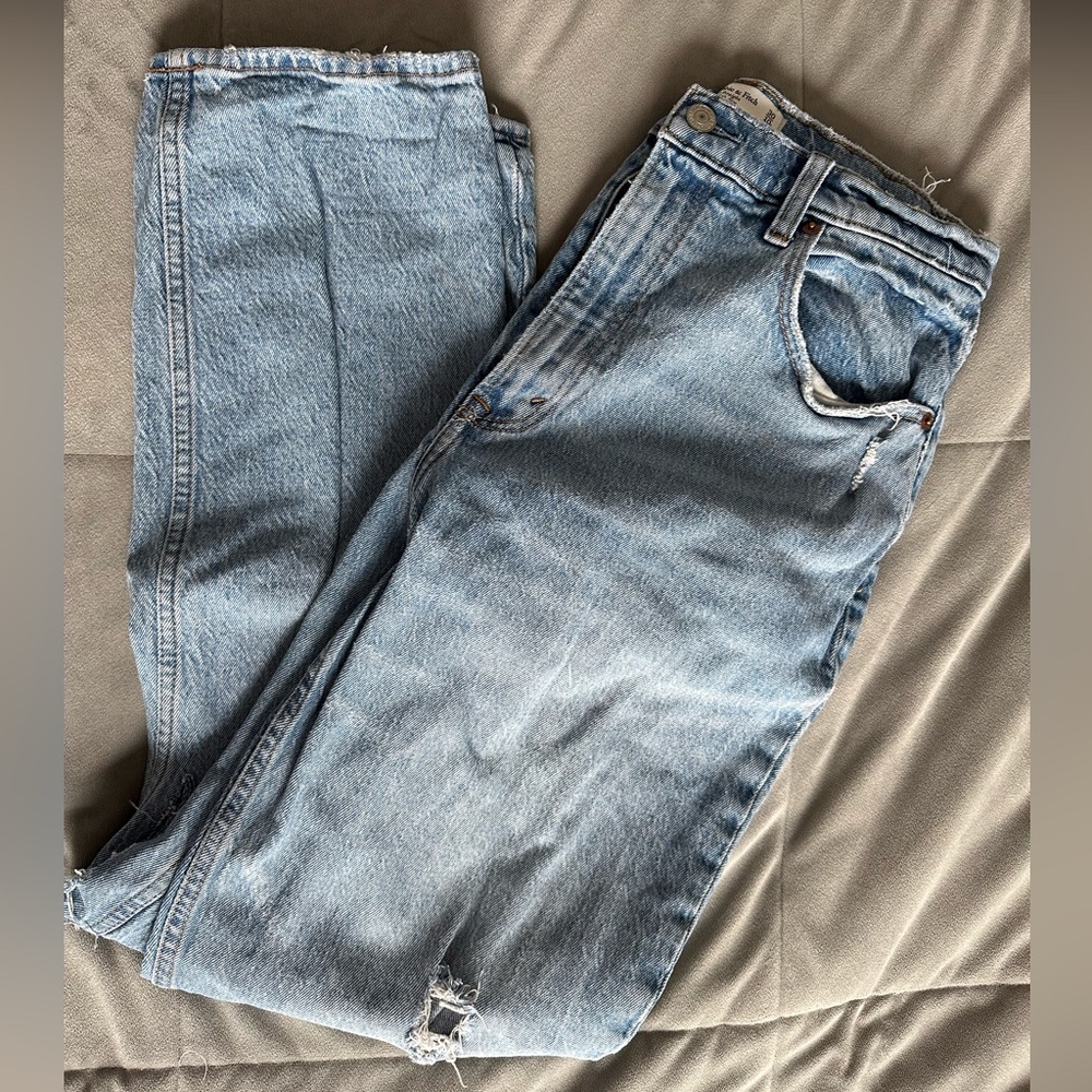 A&F Curve Love 90s Straight Ultra High Rise Jean